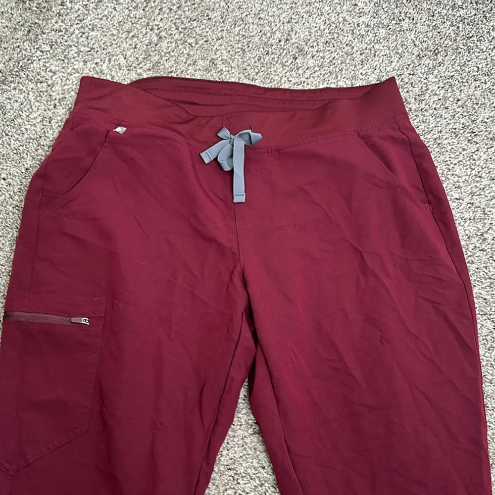 Figs technical scrub burgundy joggers size LP nursing - Picture 2 of 7